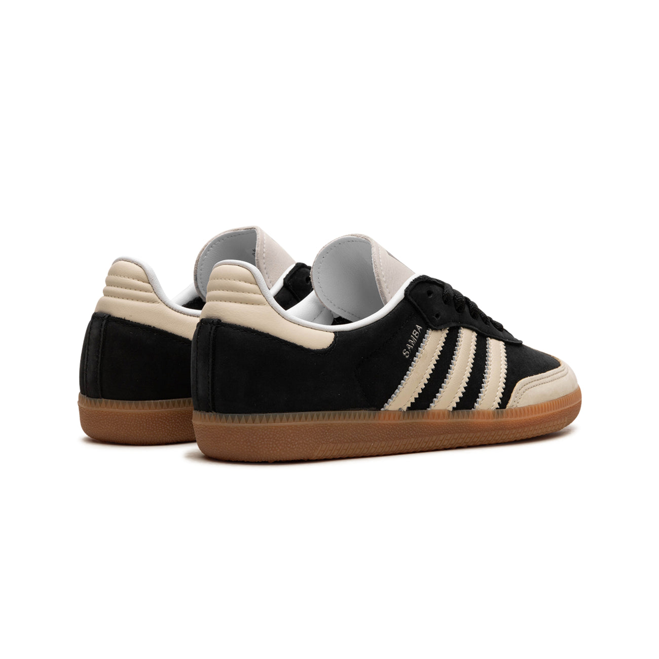 "Core Black / Wonder White"