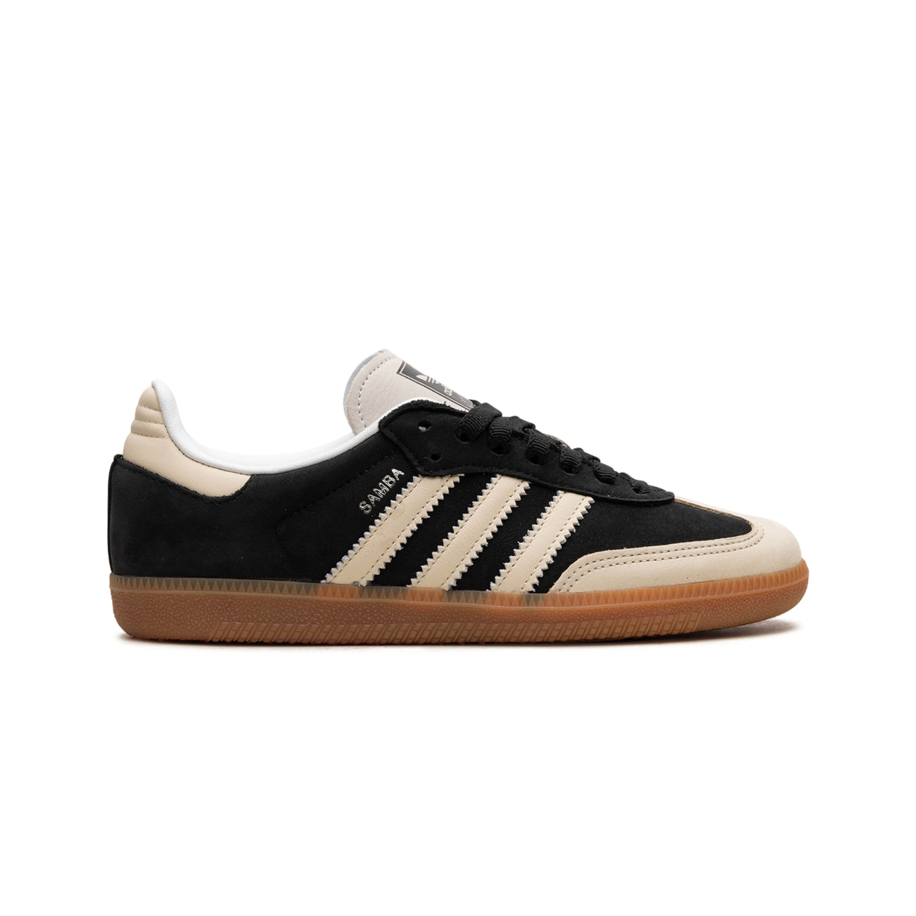 "Core Black / Wonder White"